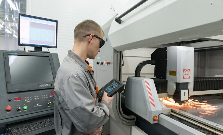 Cięcie laserem rur: Innowacje i zastosowanie w nowoczesnym przemyśle