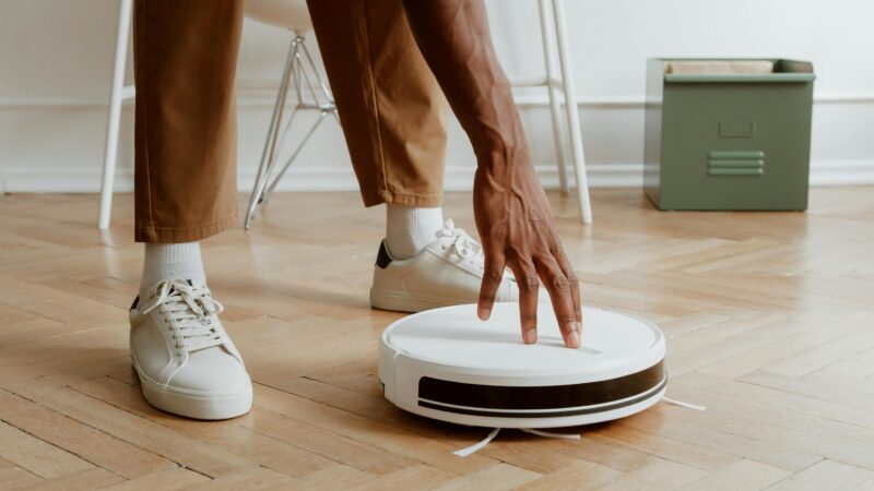 Odkurzacz automatyczny Roomba – Jak ustawić harmonogram sprzątania, strefy zakazane i mapowanie pięter, żeby robot pracował za Ciebie przez cały tydzień?
